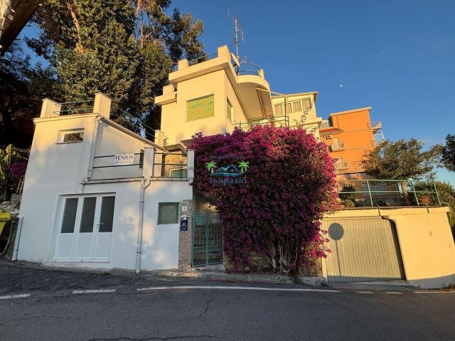 Case e ville in vendita di 155 m² in Via Trinacria, 3