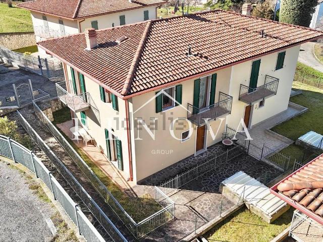 Case e ville in vendita di 156 m² in Via Arturo Giusto