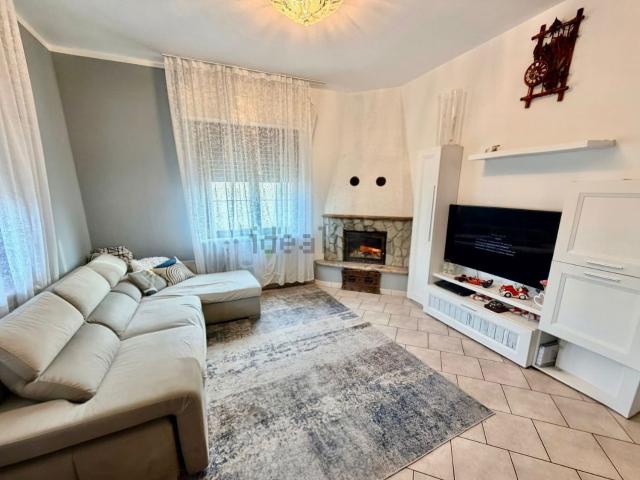Case e ville in vendita di 156 m² in Via Borgonovo