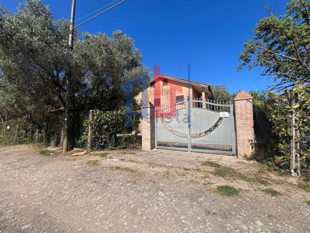Case e ville in vendita di 156 m² in Via delle Acacie, 7