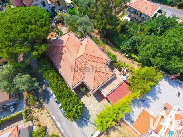 Case e ville in vendita di 156 m² in Via delle Ginestre, 14