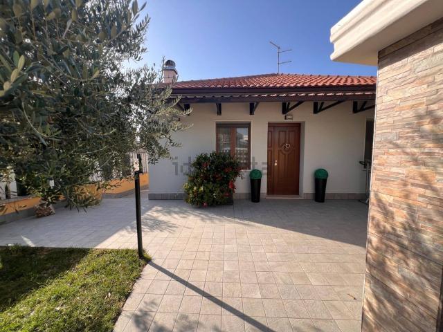 Case e ville in vendita di 156 m² in Via Salara, 19