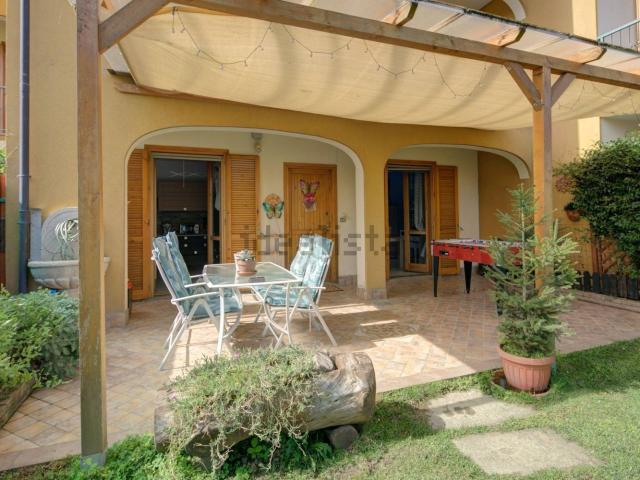 Case e ville in vendita di 156 m² in Via Ponte Chiusella, 91