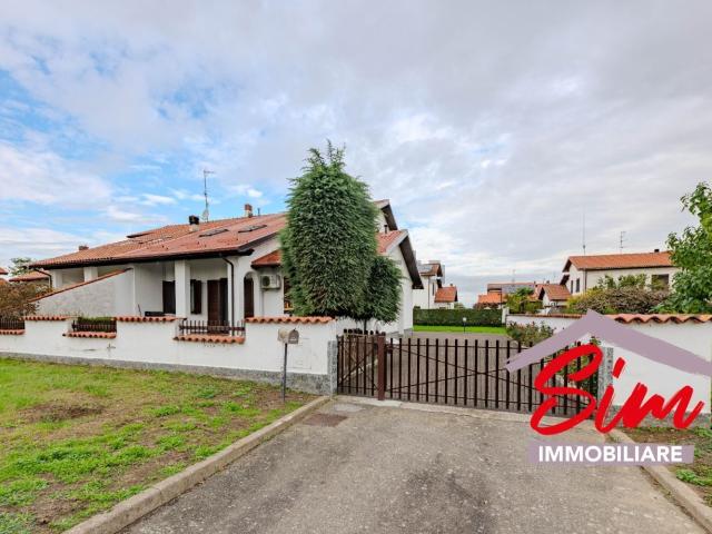Case e ville in vendita di 156 m² in Via Picasso, 12