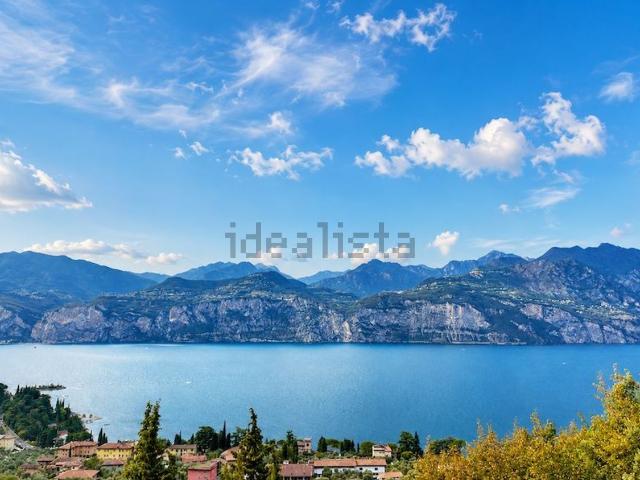 Case e ville in vendita di 156 m² in Via Colombere