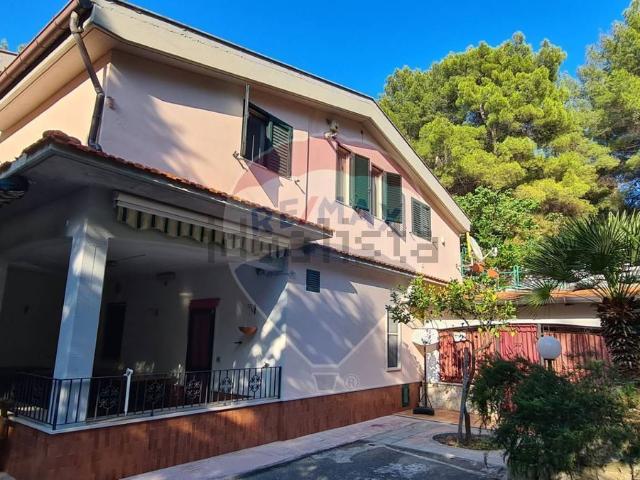 Case e ville in vendita di 156 m² in Località Piano Piccolo