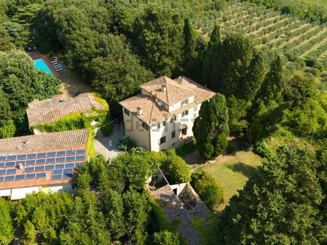Case e ville in vendita di 1571 m² in Via della Porcigliana, 24