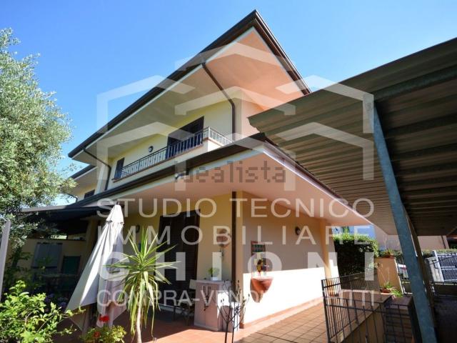 Case e ville in vendita di 157 m²