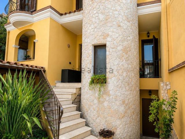 Case e ville in vendita di 157 m² in Via Antonio Segni, 257