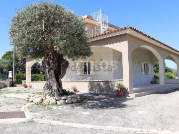 Case e ville in vendita di 157 m² in Via Dulcamara