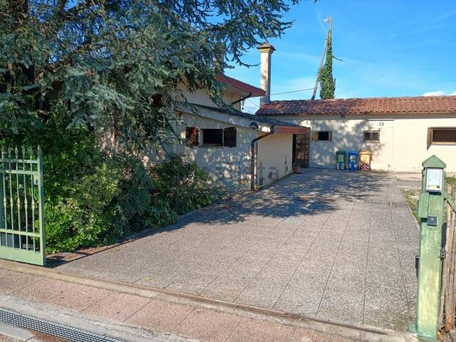 Case e ville in vendita di 157 m² in Via Morganella