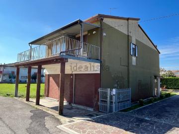 Case e ville in vendita di 157 m² in Via Marina