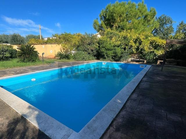 Case e ville in vendita di 202 m² in Via Messina Marine, 574