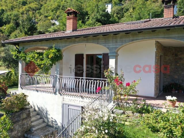 Case e ville in vendita di 157 m² in Via San Leonardo