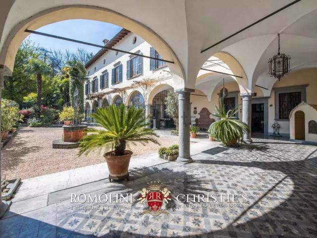 Case e ville in vendita di 1580 m²