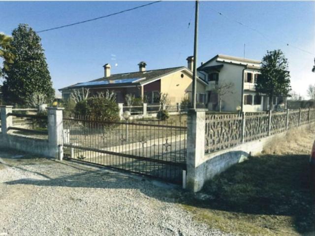 Case e ville in vendita di 158 m² in Via Cavaizza, 6
