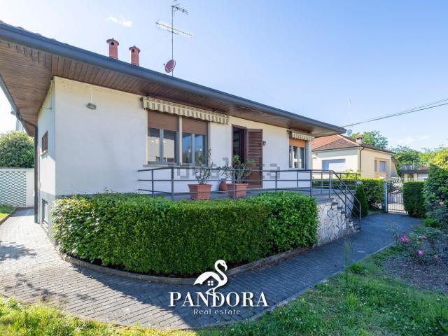 Case e ville in vendita di 158 m² in Via Monte Rosa, 18