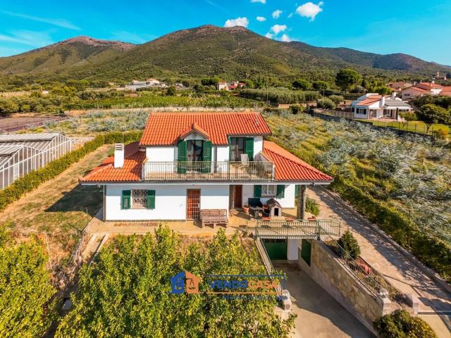Case e ville in vendita di 158 m² in Via Piamboschi, 26