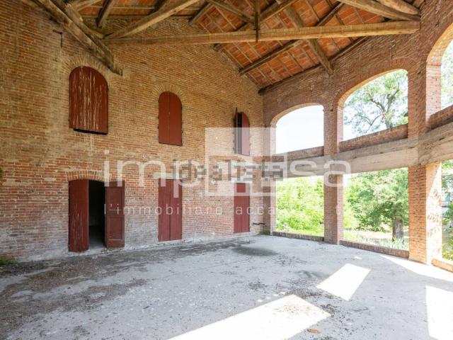 Case e ville in vendita di 1598 m²