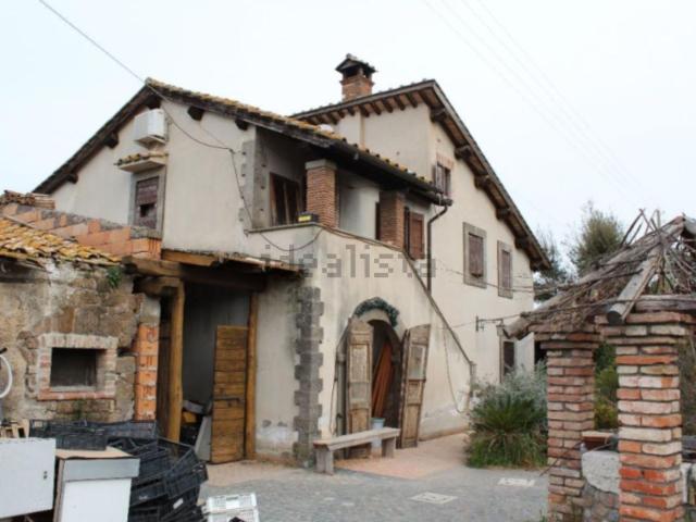 Case e ville in vendita di 159 m² in Via Cassia Vetralla