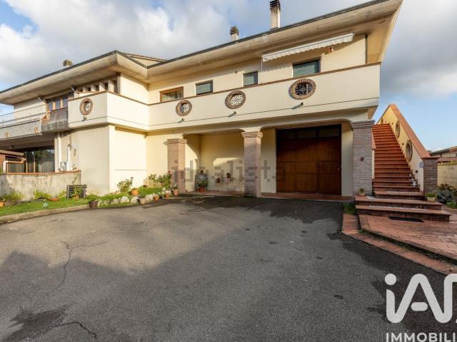 Case e ville in vendita di 159 m² in Via delle Croci