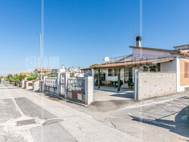 Case e ville in vendita di 159 m² in Via Quarticciolo di Vermicino, 32