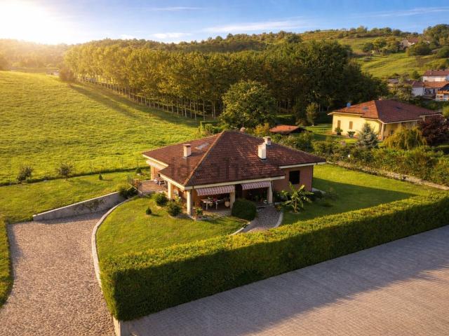 Case e ville in vendita di 159 m² in Corso Alba