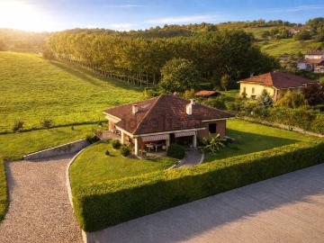 Case e ville in vendita di 159 m² in Corso Alba