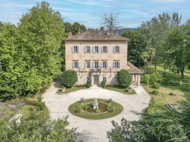Case e ville in vendita di 1600 m² in Contrada San Pietro