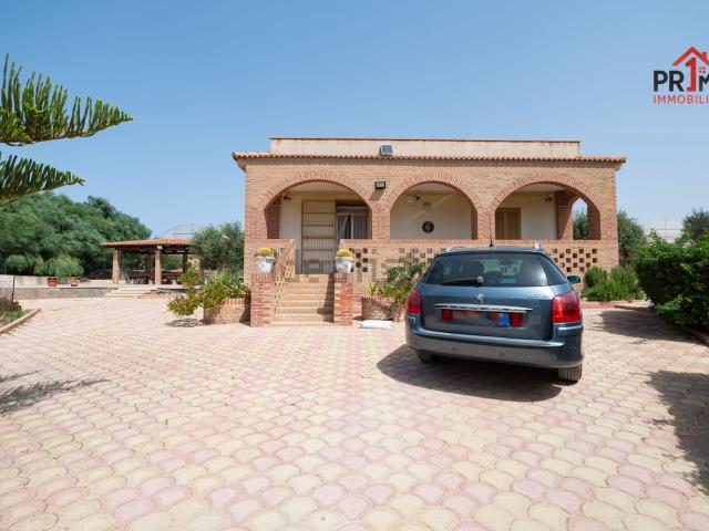 Case e ville in vendita di 1600 m² in Strada Provinciale 102