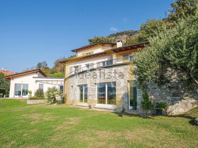 Case e ville in vendita di 1600 m² in Via Domodossola