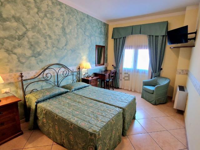 Case e ville in vendita di 1600 m² in Via Imprunetana per Tavarnuzze, 203