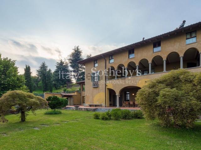 Case e ville in vendita di 1600 m² in Via San Rocco