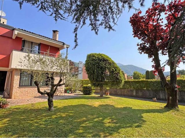 Case e ville in vendita di 160 m² in Via Gran Sasso, 6