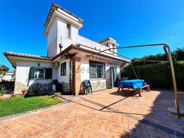 Case e ville in vendita di 160 m² in Traversa Colle Capitolino
