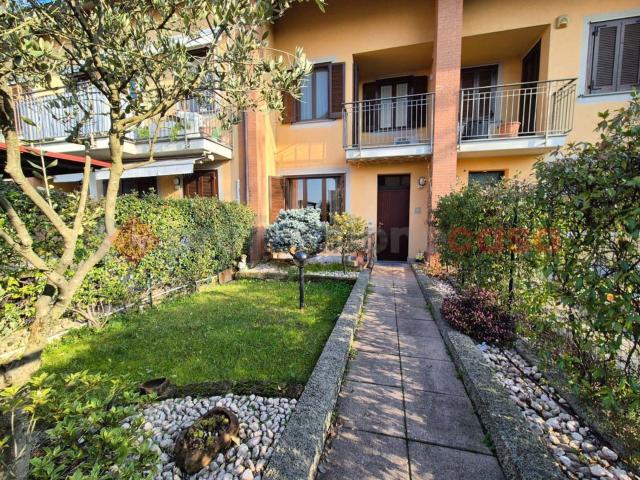 Case e ville in vendita di 160 m² in Via C. Calvi, 61