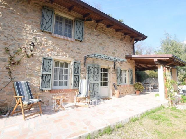 Case e ville in vendita di 160 m² in Via Carignoni