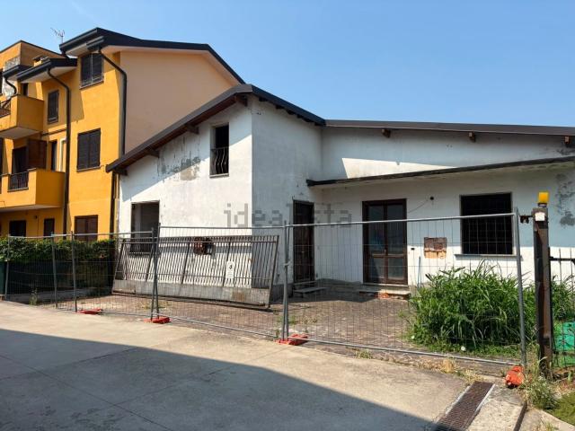 Case e ville in vendita di 160 m² in Via Amilcare Ponchielli, 45
