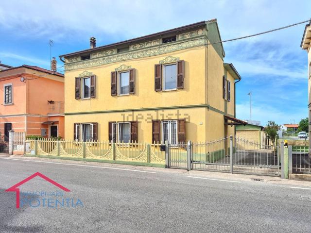 Case e ville in vendita di 160 m² in Via Antonelli e Tebaldi, 56
