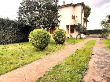 Case e ville in vendita di 160 m² in Via Aldo Moro, 12