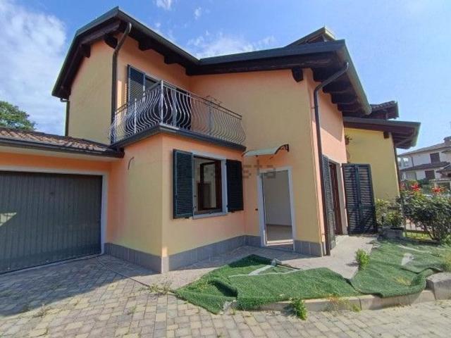 Case e ville in vendita di 160 m² in Via Alessandro Manzoni