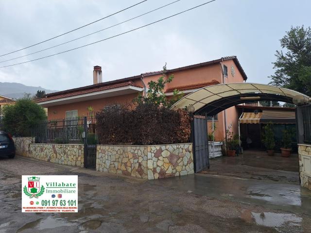 Case e ville in vendita di 160 m² in Via Archimede, 2
