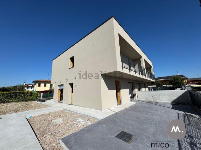 Case e ville in vendita di 160 m² in Via Biverone, 80