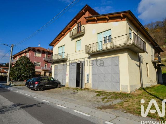 Case e ville in vendita di 160 m² in Via G. Galliano