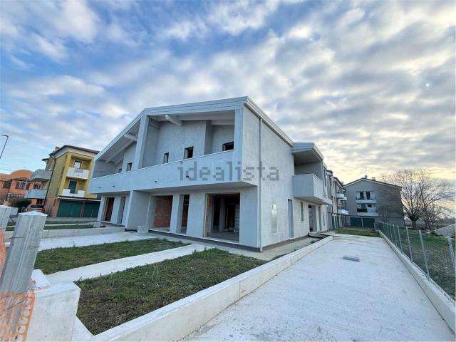 Case e ville in vendita di 160 m² in Via G. Gozzi, 1