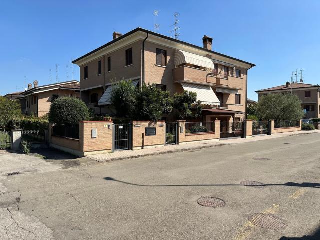 Case e ville in vendita di 160 m² in Via Giacomo Puccini, 29