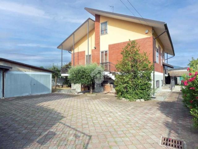 Case e ville in vendita di 160 m² in Via Gino Grazioli, 108