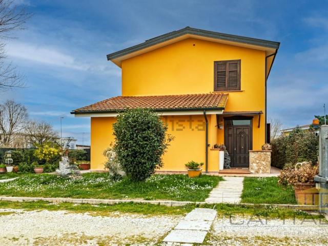 Case e ville in vendita di 160 m² in Via Dante Alighieri, 3