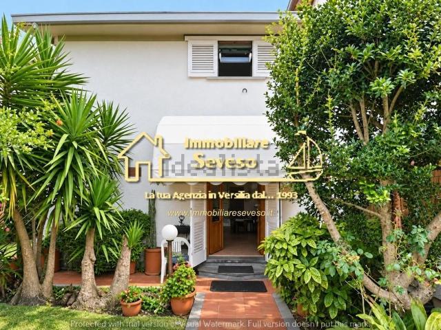 Case e ville in vendita di 160 m² in Via degli Olmi