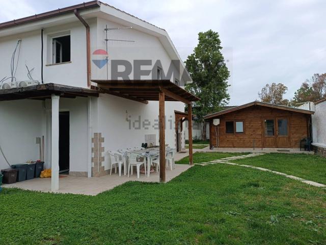 Case e ville in vendita di 160 m² in Via dei Pivieri, 3